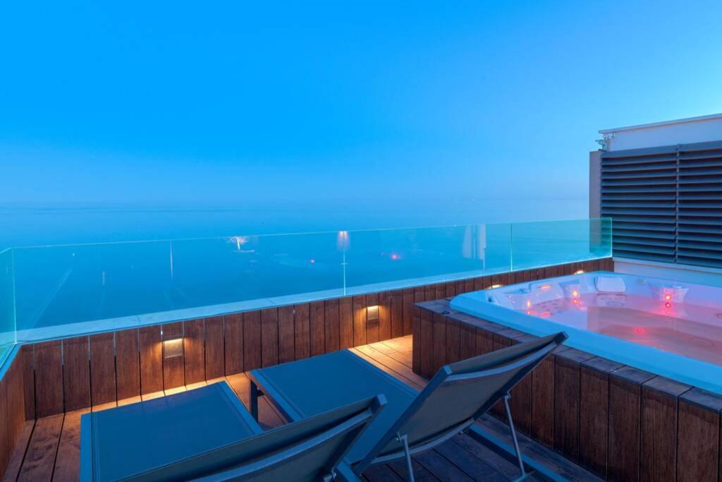D&R Penthouse On The Beach Apartment Malaga Bagian luar foto